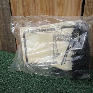 Brand New Bachmann Plasticville Signal Bridge Train Building Kit HO Scale 2634